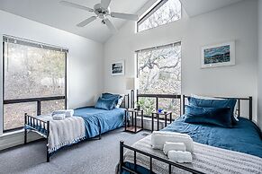 5br Home w/ Pool and a View!