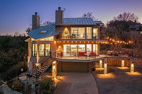 5br Home w/ Pool and a View!