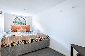 5br Home w/ Pool and a View!