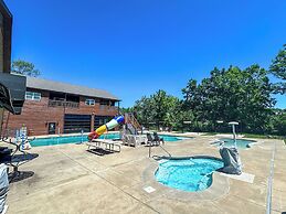 Kemper's Cabin by Silver Dollar City - Ideally Located