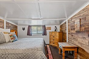 Big Bear Happy Place Walk to the Village!