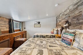 Big Bear Happy Place Walk to the Village!