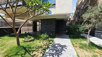 Daniel Ivoire in Tel Aviv-yafo