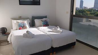 Daniel Ivoire in Tel Aviv-yafo