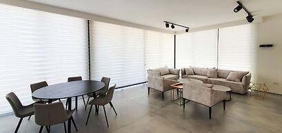 Yavne Brillant in Tel Aviv-yafo