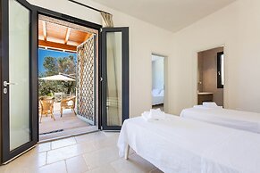 2081 Villa Crocilupo by Perle di Puglia