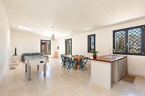 2081 Villa Crocilupo by Perle di Puglia