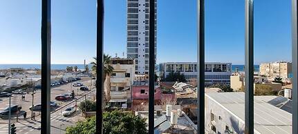 Daniel Royal in Tel Aviv-yafo