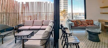 Daniel Royal in Tel Aviv-yafo