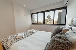 Downtown Stylish Apartment Garage by Vacationy