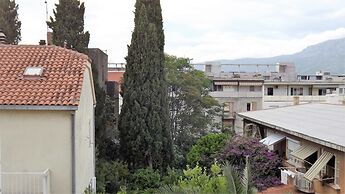 Apartment 5 Double Bed & Bidet Sleeps 2 Guests