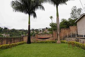 Entire Artistic House 5mins From Convention Centre