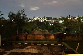 Entire Artistic House 5mins From Convention Centre