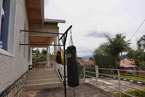 Entire Artistic House 5mins From Convention Centre