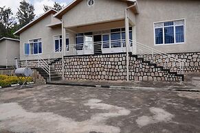 Entire Artistic House 5mins From Convention Centre