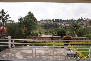 Entire Artistic House 5mins From Convention Centre