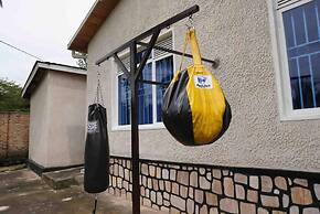 Entire Artistic House 5mins From Convention Centre