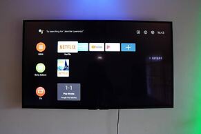 Entire Artistic House 5mins From Convention Centre