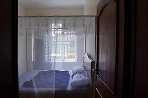 Entire Artistic House 5mins From Convention Centre