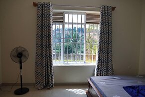 Entire Artistic House 5mins From Convention Centre