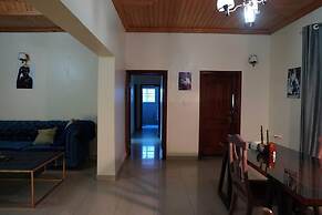 Entire Artistic House 5mins From Convention Centre