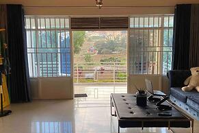 Entire Artistic House 5mins From Convention Centre