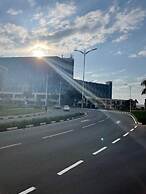 Entire Artistic House 5mins From Convention Centre