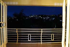 Entire Artistic House 5mins From Convention Centre