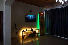 Entire Artistic House 5mins From Convention Centre