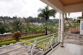 Entire Artistic House 5mins From Convention Centre