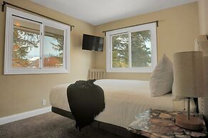 Prospector Place 5 Bedroom Home by RedAwning