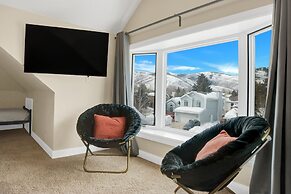 Prospector Place 5 Bedroom Home by RedAwning