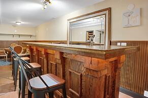 Prospector Place 5 Bedroom Home by RedAwning