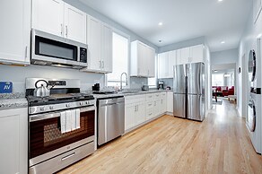 Updated Chicago Firefighter 3 bed Retreat-Sleeps 7 by AllSet Turnover