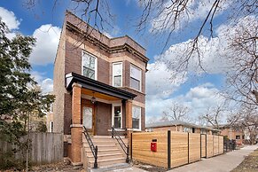 Updated Chicago Firefighter 3 bed Retreat-Sleeps 7 by AllSet Turnover