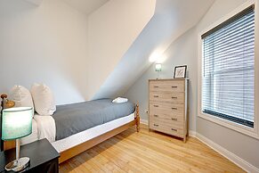 Updated Chicago Firefighter 3 bed Retreat-Sleeps 7 by AllSet Turnover