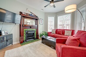 Updated Chicago Firefighter 3 bed Retreat-Sleeps 7 by AllSet Turnover
