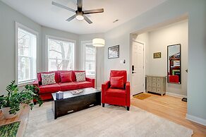 Updated Chicago Firefighter 3 bed Retreat-Sleeps 7 by AllSet Turnover