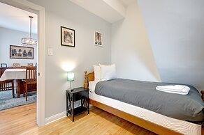 Updated Chicago Firefighter 3 bed Retreat-Sleeps 7 by AllSet Turnover