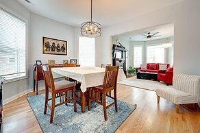 Updated Chicago Firefighter 3 bed Retreat-Sleeps 7 by AllSet Turnover