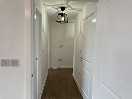 Mordern Retro 2 Bedroom Apartment