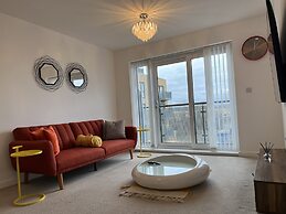 Mordern Retro 2 Bedroom Apartment