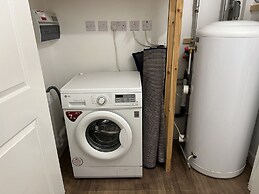 Mordern Retro 2 Bedroom Apartment