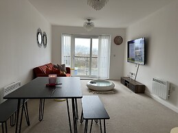 Mordern Retro 2 Bedroom Apartment