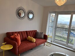 Mordern Retro 2 Bedroom Apartment