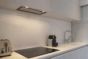 Melchett Plume in Tel Aviv-yafo