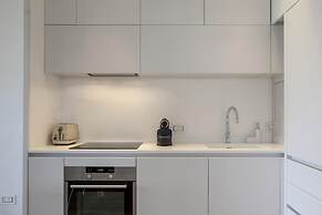 Melchett Plume in Tel Aviv-yafo