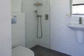 Melchett Plume in Tel Aviv-yafo