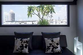 Melchett Plume in Tel Aviv-yafo