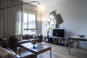 Melchett Plume in Tel Aviv-yafo